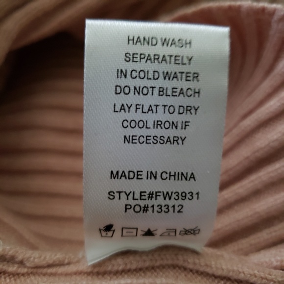 High Shoulder Turtleneck Size Small NEW! - Picture 11 of 13